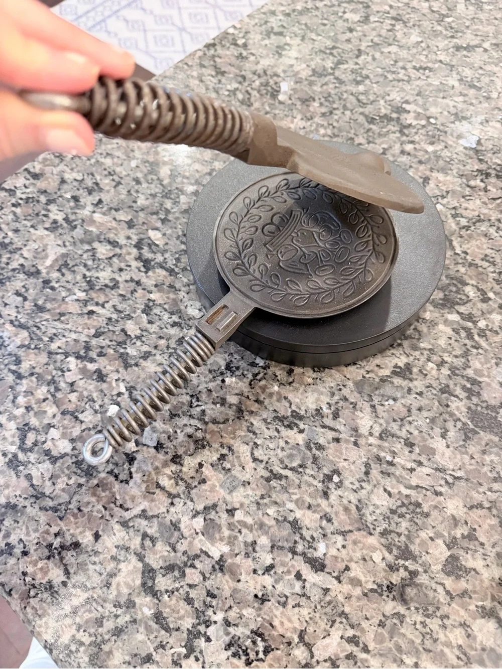 Vintage Wagner Cast Iron Pizzelle/Iron Cookie Press - Dark Gray